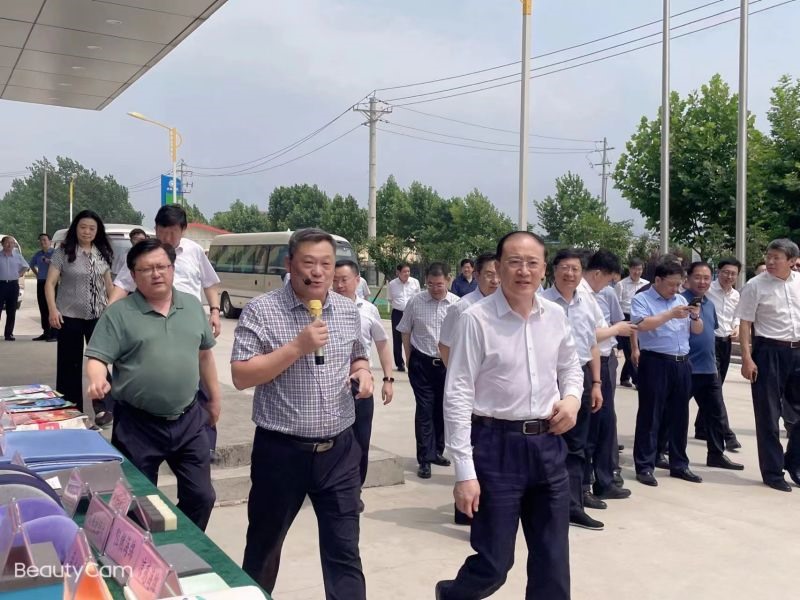 Leaders come to inspect the factory