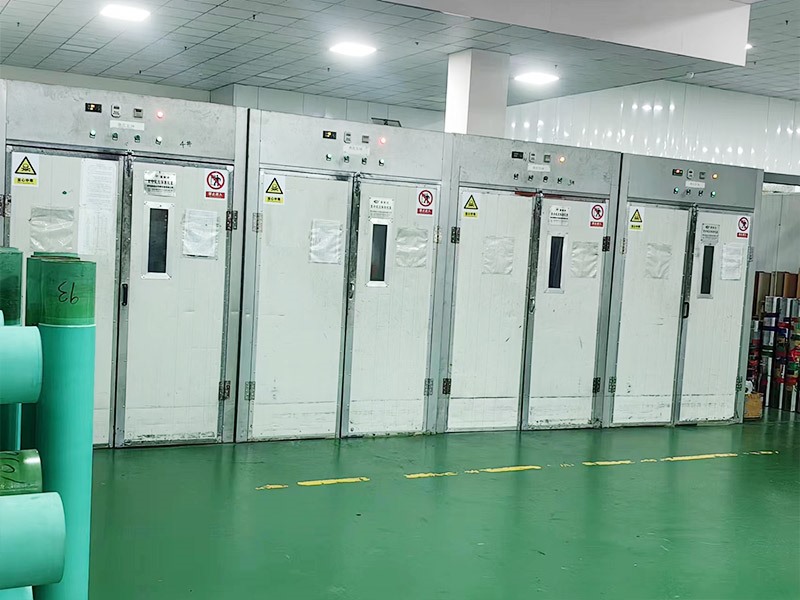 ラミネート作業場