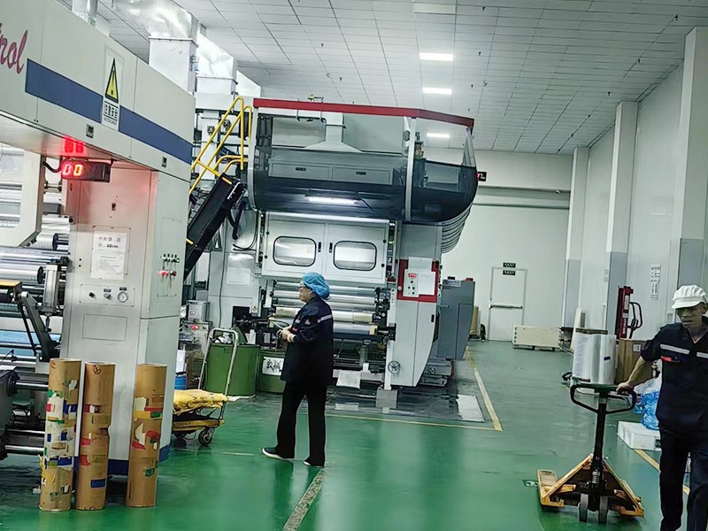 ラミネート作業場